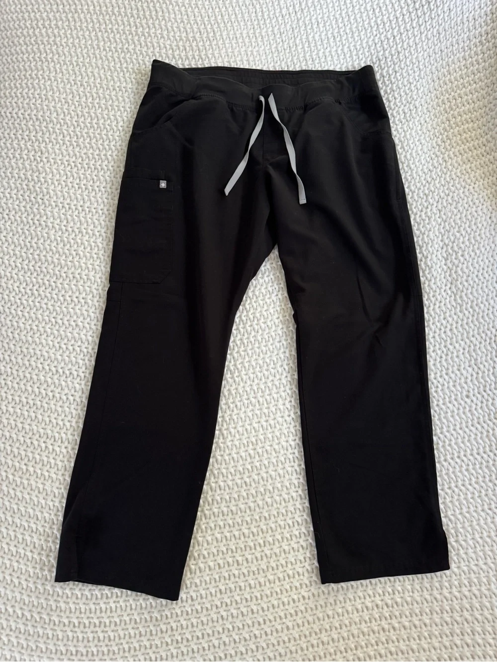 FIGS Men’s Black Jogger-Style Utility Pants with Gray Drawstring
